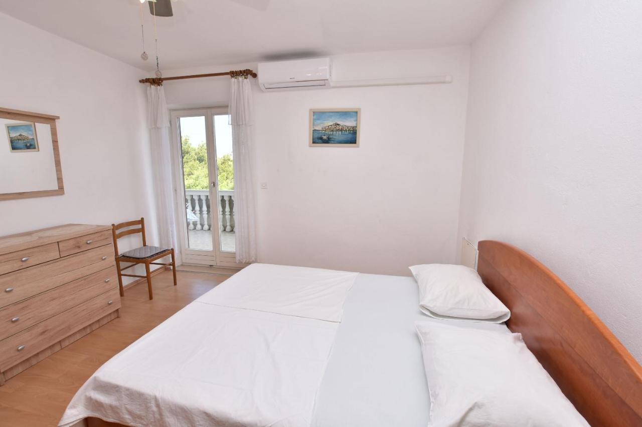 Apartments And Rooms Jakov พรีมอชเตน ภายนอก รูปภาพ