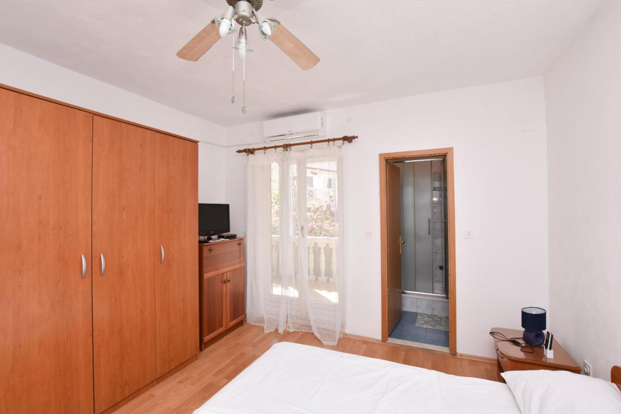 Apartments And Rooms Jakov พรีมอชเตน ภายนอก รูปภาพ