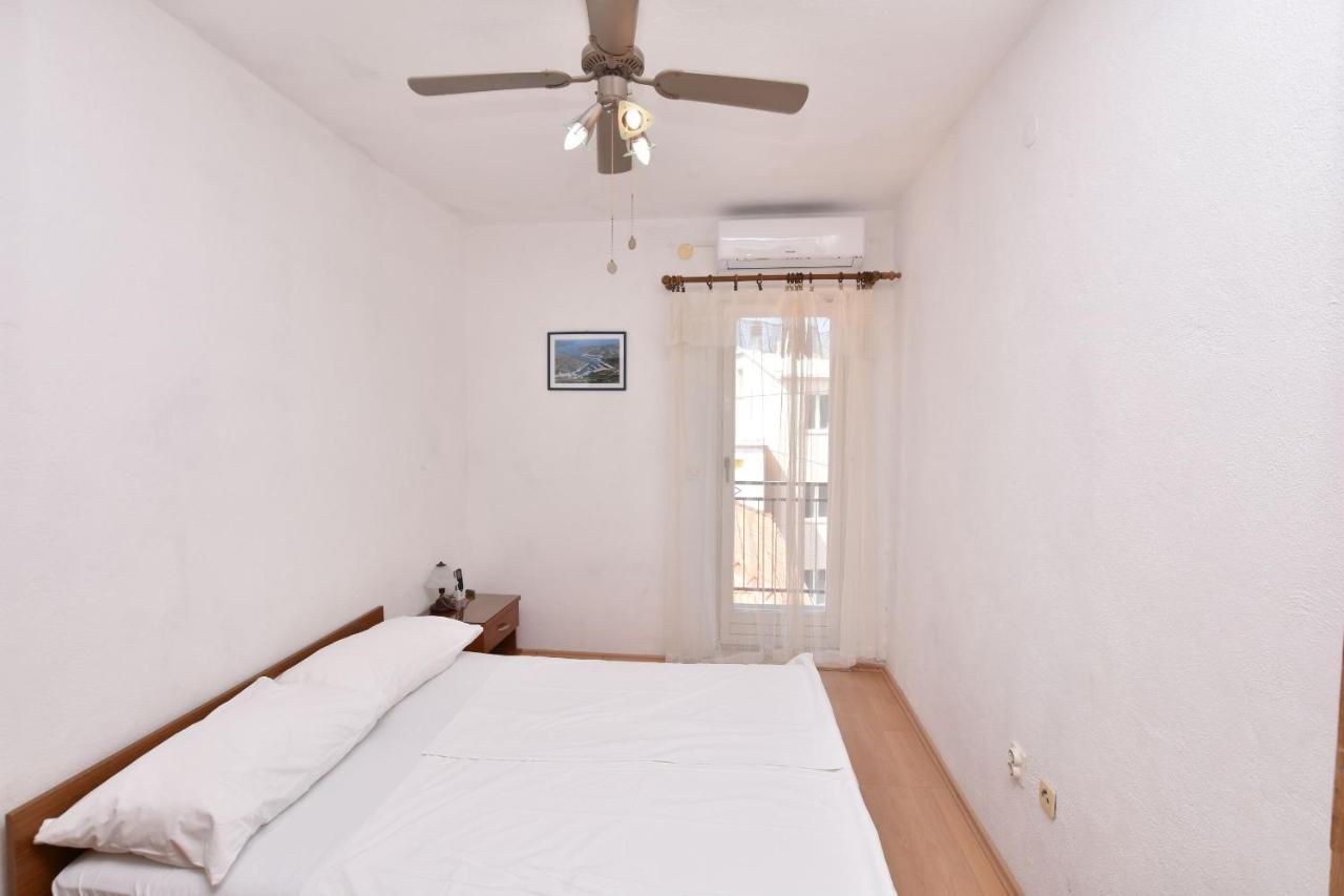 Apartments And Rooms Jakov พรีมอชเตน ภายนอก รูปภาพ