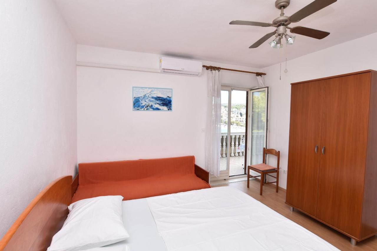 Apartments And Rooms Jakov พรีมอชเตน ภายนอก รูปภาพ