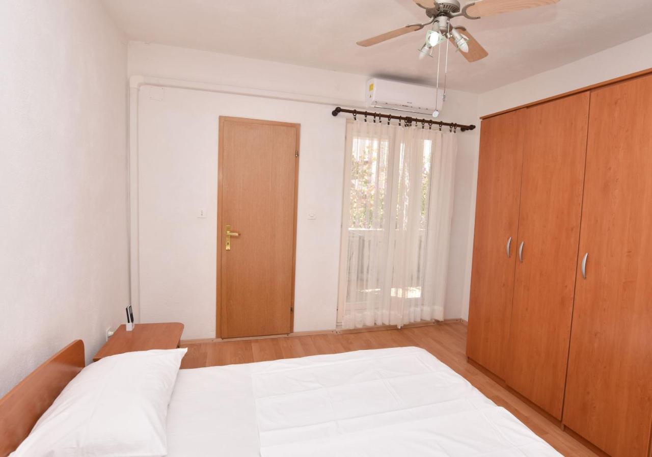 Apartments And Rooms Jakov พรีมอชเตน ภายนอก รูปภาพ