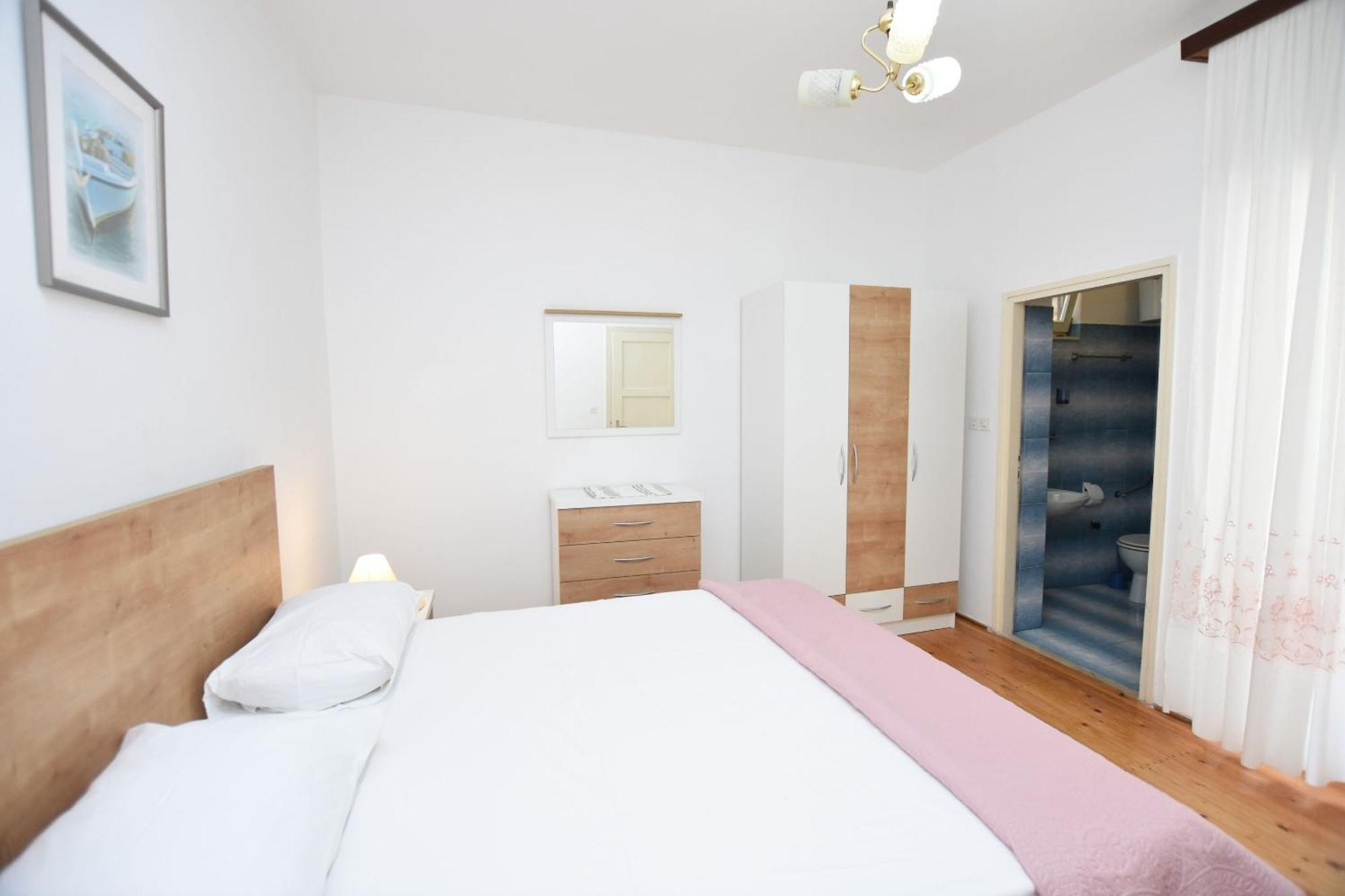 Apartments And Rooms Jakov พรีมอชเตน ห้อง รูปภาพ