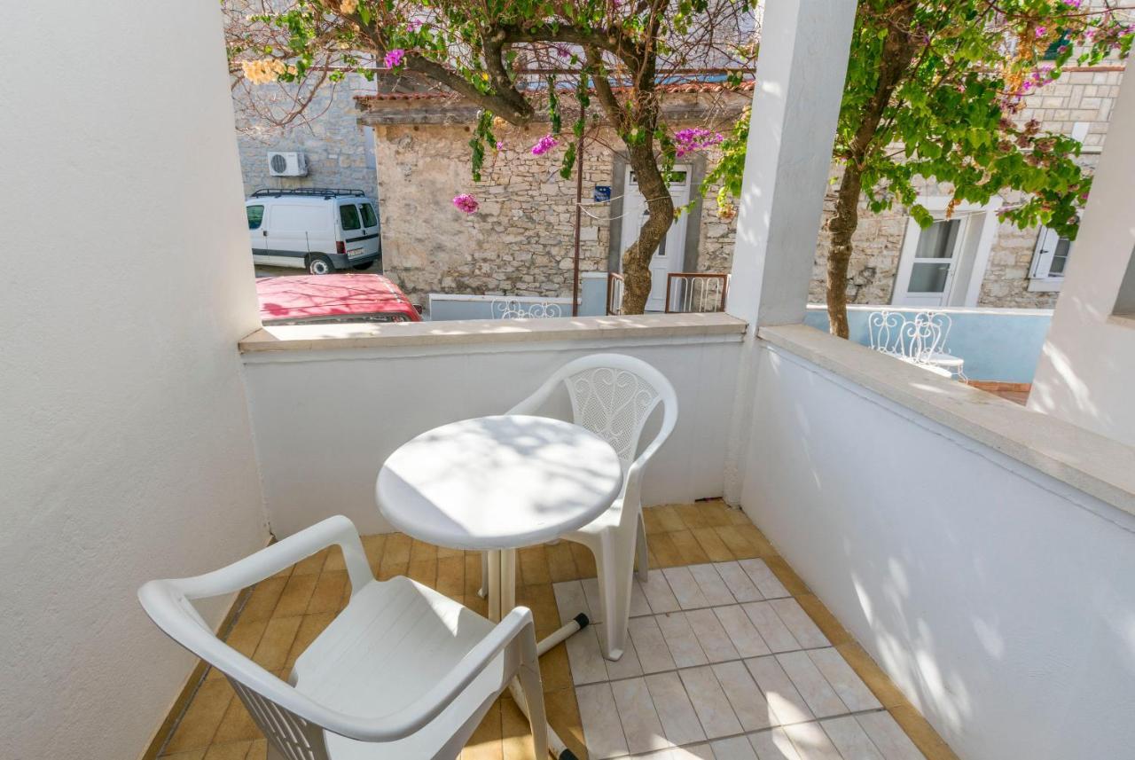 Apartments And Rooms Jakov พรีมอชเตน ภายนอก รูปภาพ