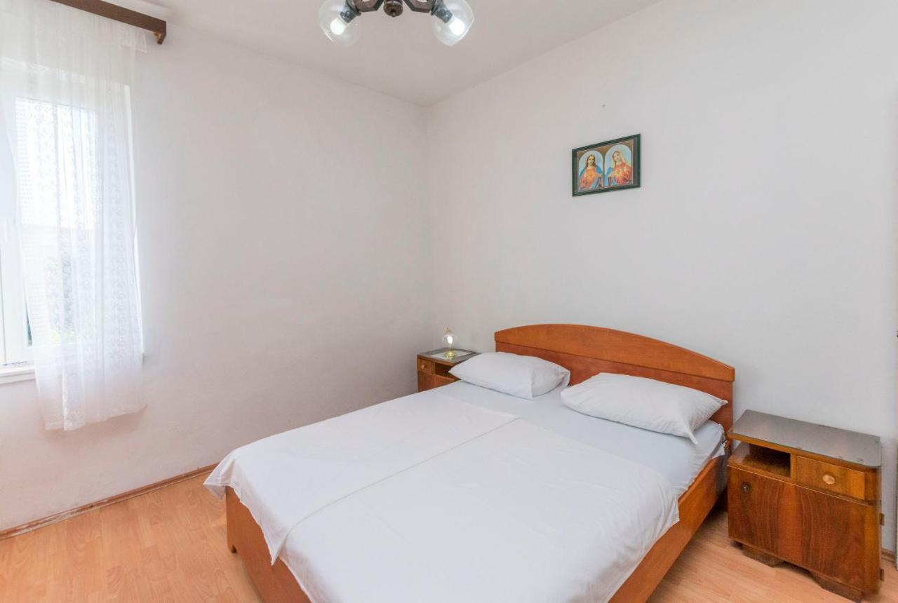 Apartments And Rooms Jakov พรีมอชเตน ภายนอก รูปภาพ