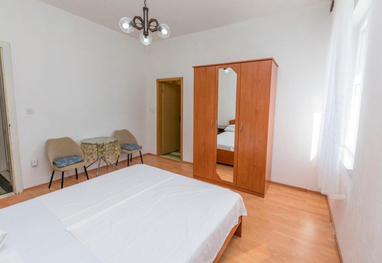 Apartments And Rooms Jakov พรีมอชเตน ภายนอก รูปภาพ