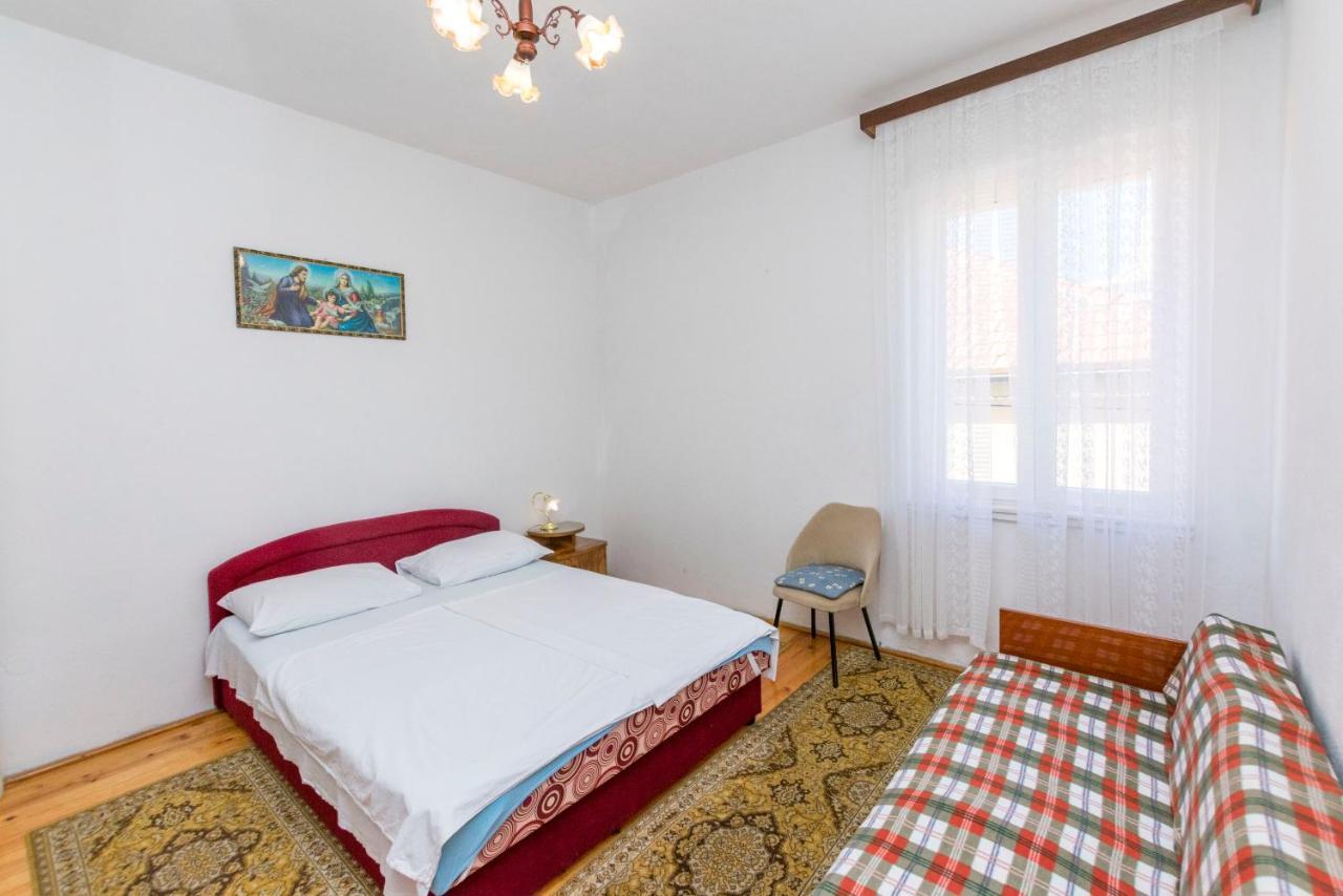 Apartments And Rooms Jakov พรีมอชเตน ภายนอก รูปภาพ