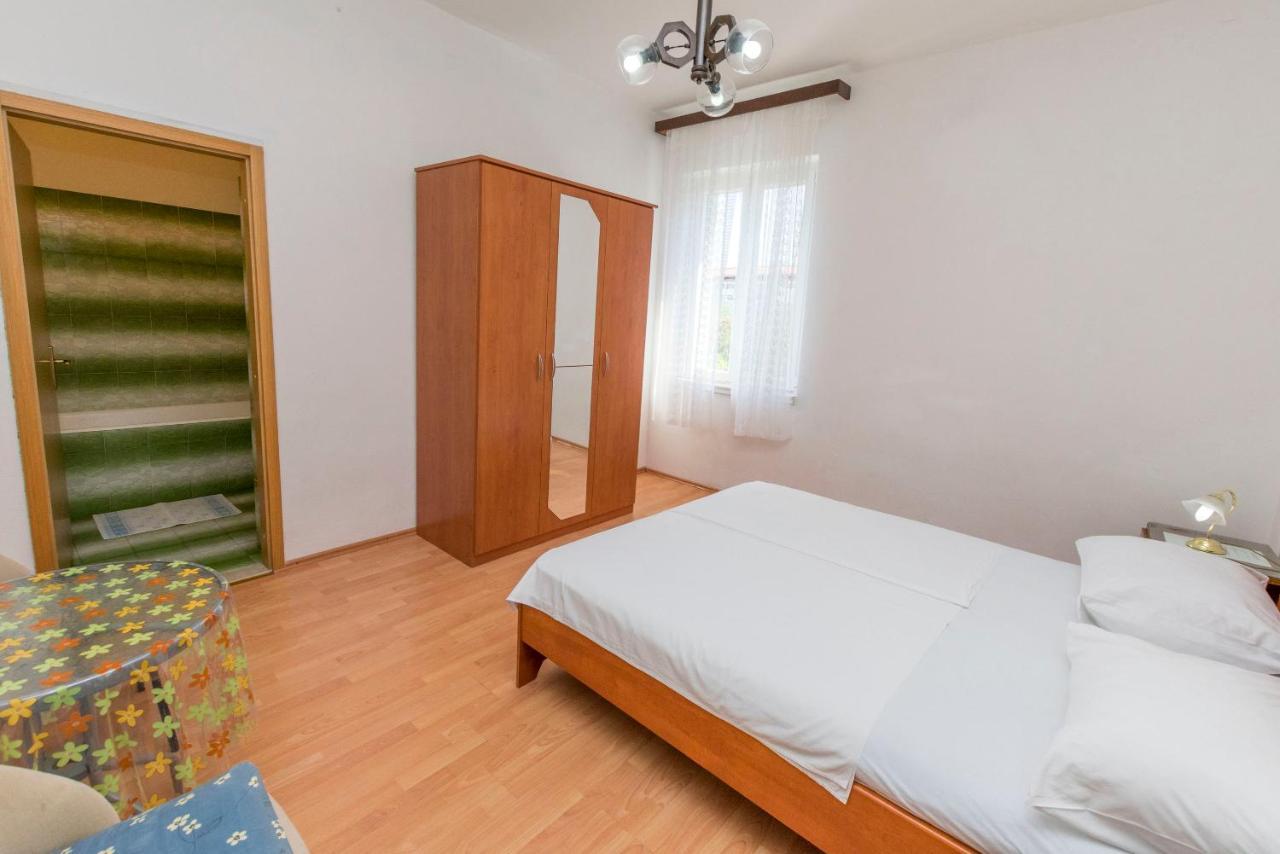 Apartments And Rooms Jakov พรีมอชเตน ภายนอก รูปภาพ