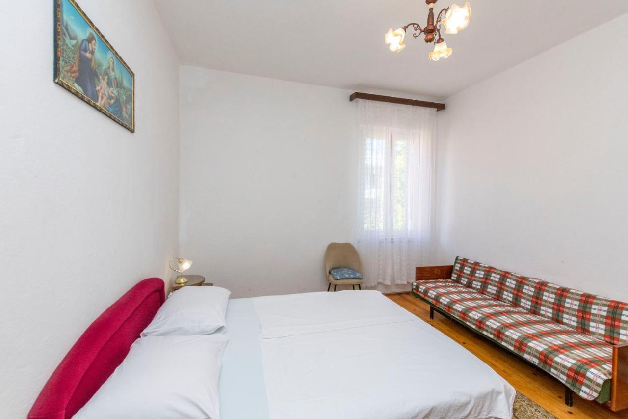 Apartments And Rooms Jakov พรีมอชเตน ภายนอก รูปภาพ