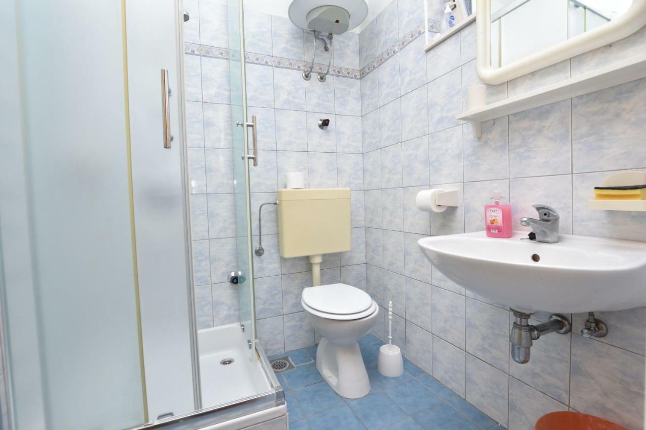 Apartments And Rooms Jakov พรีมอชเตน ภายนอก รูปภาพ
