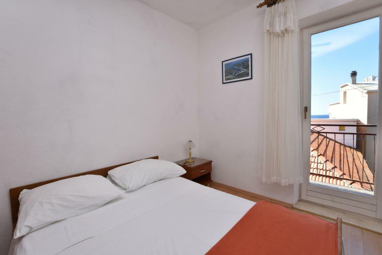 Apartments And Rooms Jakov พรีมอชเตน ภายนอก รูปภาพ
